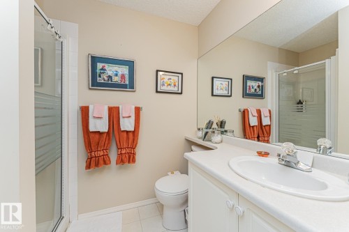 911 Rabbit Hill Road Nw, Edmonton, AB - Indoor Photo Showing Bathroom