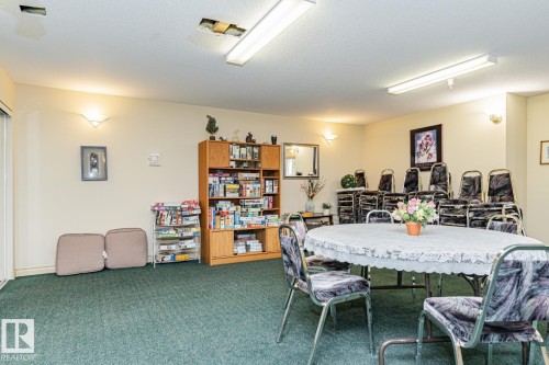911 Rabbit Hill Road Nw, Edmonton, AB - Indoor Photo Showing Dining Room