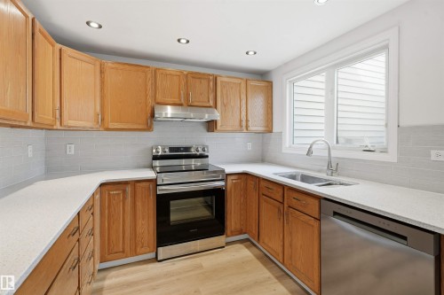 6804 36A Avenue Nw, Edmonton, AB 