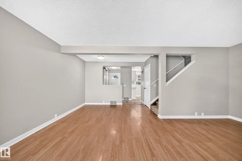 #40 2024 57 St Nw, Edmonton, AB 