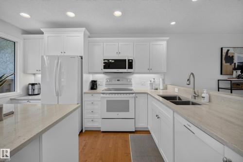 9562 81 Street Nw, Edmonton, AB - Indoor Photo Showing Kitchen With Double Sink