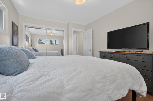9562 81 Street Nw, Edmonton, AB - Indoor Photo Showing Bedroom