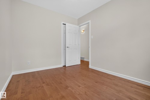 9562 81 Street Nw, Edmonton, AB - Indoor Photo Showing Other Room