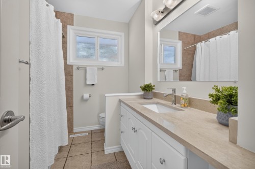 9562 81 Street Nw, Edmonton, AB - Indoor Photo Showing Bathroom