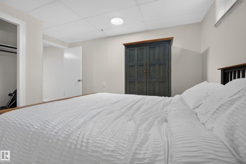 9562 81 Street Nw, Edmonton, AB - Indoor Photo Showing Bedroom
