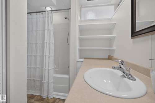 9562 81 Street Nw, Edmonton, AB - Indoor Photo Showing Bathroom