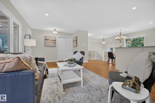 9562 81 Street Nw, Edmonton, AB - Indoor Photo Showing Living Room