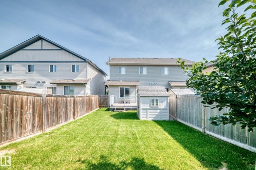 Expansive manicured lawn with wood privacy fencing - 16832 53 Street Nw, Edmonton, AB 
