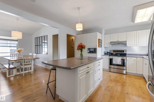 25 Amherst Crescent, St. Albert, AB 