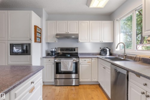 25 Amherst Crescent, St. Albert, AB 