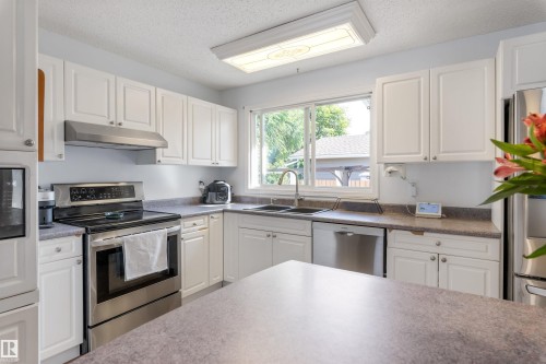 25 Amherst Crescent, St. Albert, AB 