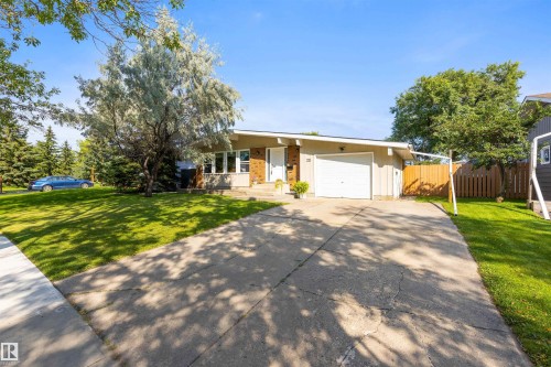 25 Amherst Crescent, St. Albert, AB 