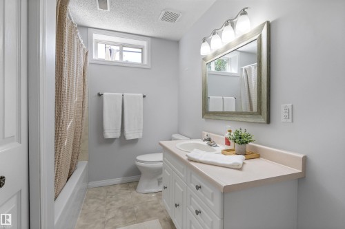 25 Amherst Crescent, St. Albert, AB 