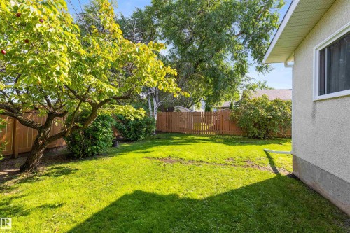 25 Amherst Crescent, St. Albert, AB 