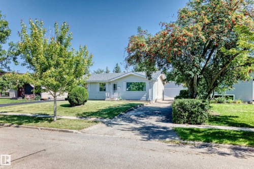 Ranch-style exterior with light-colored siding - 3 Grantham Place, St. Albert, AB 