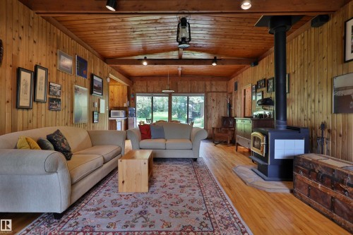 39 Sundance Beach, Rural Leduc County, AB - Indoor Photo Showing Living Room