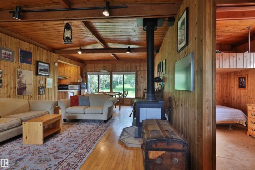 39 Sundance Beach, Rural Leduc County, AB - Indoor Photo Showing Living Room