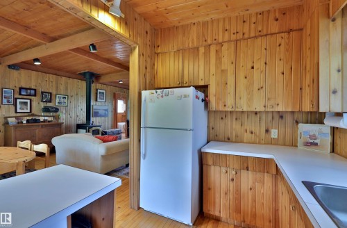 39 Sundance Beach, Rural Leduc County, AB - Indoor Photo Showing Kitchen