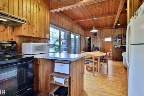 39 Sundance Beach, Rural Leduc County, AB - Indoor Photo Showing Kitchen