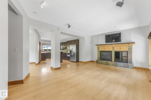 9404 100A Avenue Nw, Edmonton, AB 