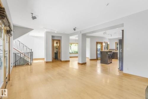 9404 100A Avenue Nw, Edmonton, AB 