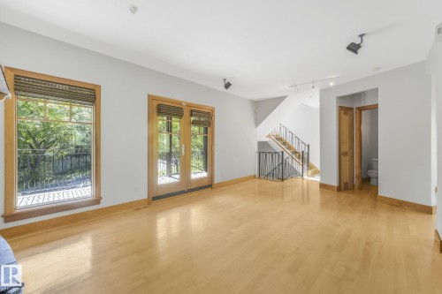 9404 100A Avenue Nw, Edmonton, AB 