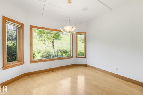 9404 100A Avenue Nw, Edmonton, AB 