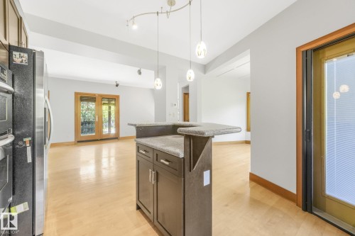 9404 100A Avenue Nw, Edmonton, AB 