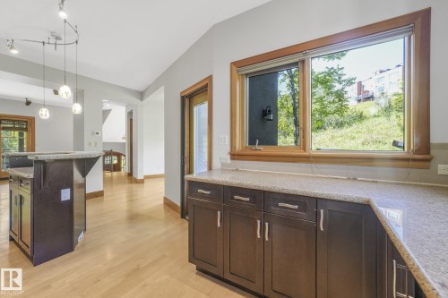 9404 100A Avenue Nw, Edmonton, AB 