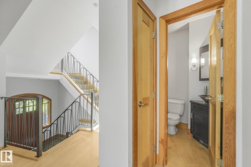 9404 100A Avenue Nw, Edmonton, AB 