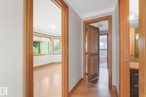 9404 100A Avenue Nw, Edmonton, AB 