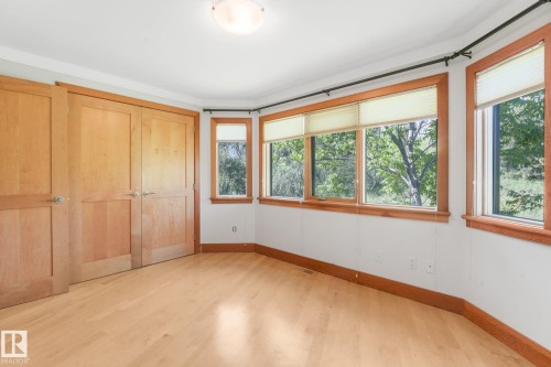 9404 100A Avenue Nw, Edmonton, AB 