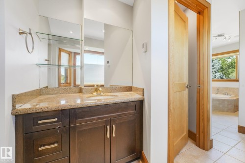 9404 100A Avenue Nw, Edmonton, AB 