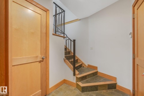 9404 100A Avenue Nw, Edmonton, AB 