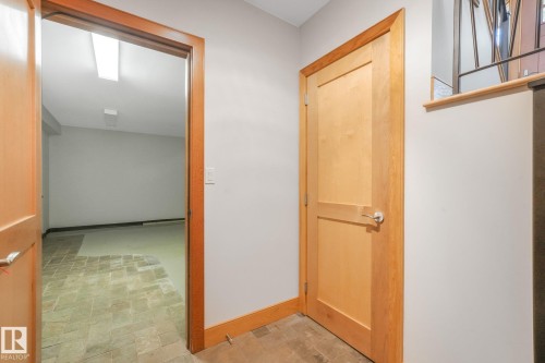 9404 100A Avenue Nw, Edmonton, AB 