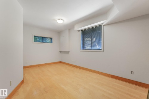 9404 100A Avenue Nw, Edmonton, AB 
