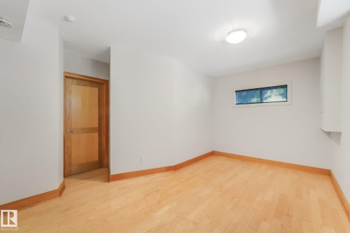 9404 100A Avenue Nw, Edmonton, AB 