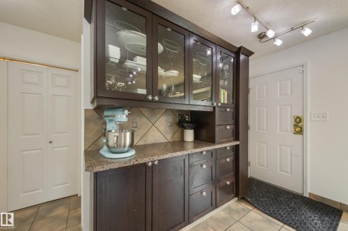 1123 48 Street Nw, Edmonton, AB - Indoor