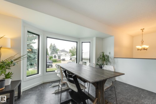 1123 48 Street Nw, Edmonton, AB - Indoor Photo Showing Dining Room