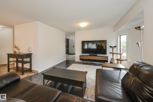1123 48 Street Nw, Edmonton, AB - Indoor Photo Showing Living Room