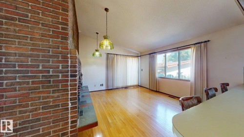 15103 92 Street Nw, Edmonton, AB 