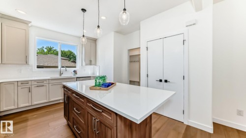 10721 70 Avenue Nw, Edmonton, AB - Indoor Photo Showing Kitchen