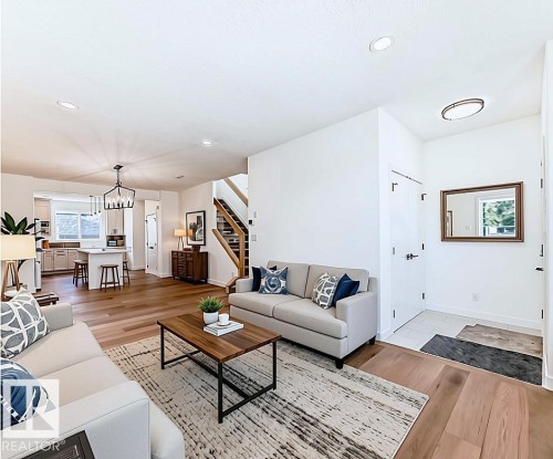 10721 70 Avenue Nw, Edmonton, AB - Indoor Photo Showing Living Room