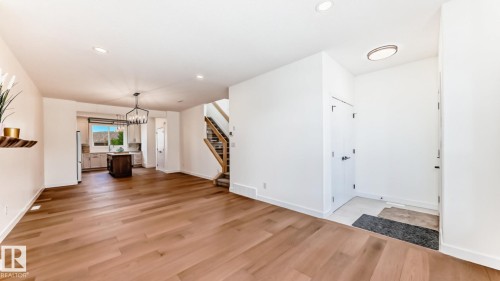 10721 70 Avenue Nw, Edmonton, AB - Indoor