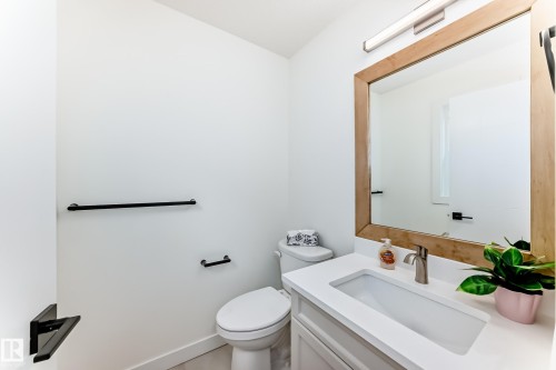 10721 70 Avenue Nw, Edmonton, AB - Indoor Photo Showing Bathroom
