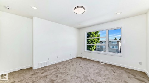 10721 70 Avenue Nw, Edmonton, AB - Indoor Photo Showing Other Room