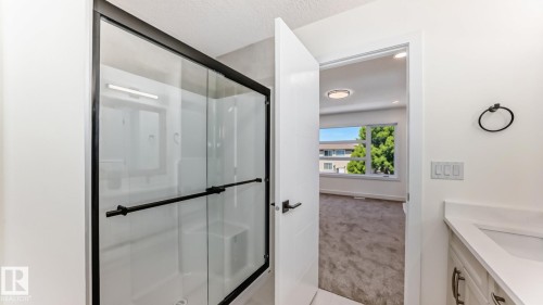 10721 70 Avenue Nw, Edmonton, AB - Indoor Photo Showing Bathroom
