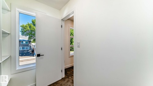 10721 70 Avenue Nw, Edmonton, AB - Indoor Photo Showing Other Room
