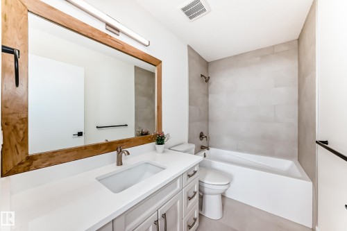10721 70 Avenue Nw, Edmonton, AB - Indoor Photo Showing Bathroom