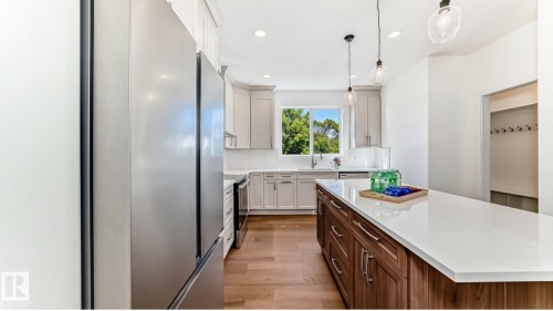 10721 70 Avenue Nw, Edmonton, AB - Indoor Photo Showing Kitchen With Upgraded Kitchen